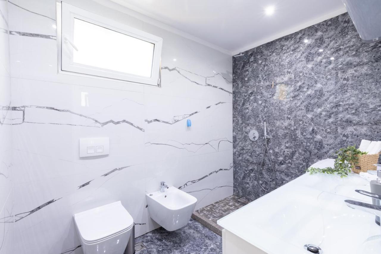 Exclusive 2 Bedrooms Apartment Tirana Exterior photo