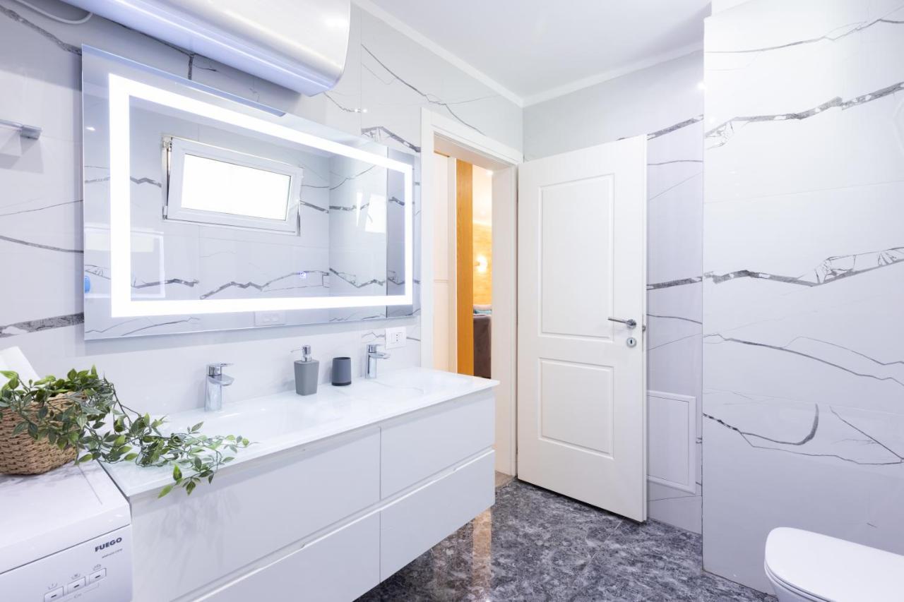 Exclusive 2 Bedrooms Apartment Tirana Exterior photo